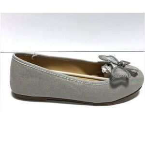 Badgley Mischka Kids’ Amber Wings, Silver Slip-On Flats, Girls’ Size 2M.